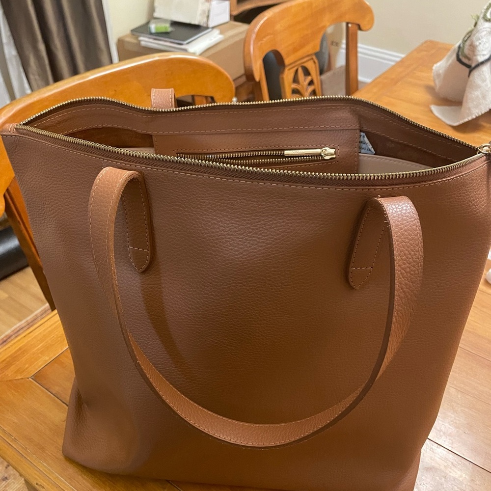 Cuyana Classic Zipper Tote in Caramel with Blush Insert
